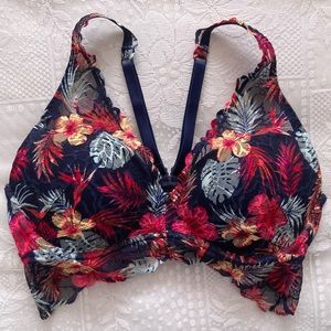 hi :) i am selling this Victoria’s Secret Pink cute dark blue floral bralette